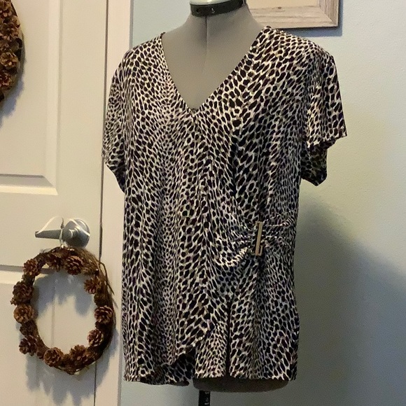 🐆212 Collection Animal Print  Wrap Top XL🐆 - Picture 3 of 6